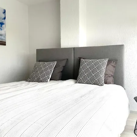 Alibi Aan Zee * וייק אן זיי