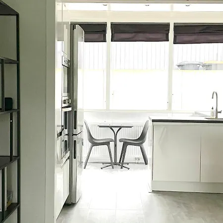 Alibi Aan Zee בית נופש *