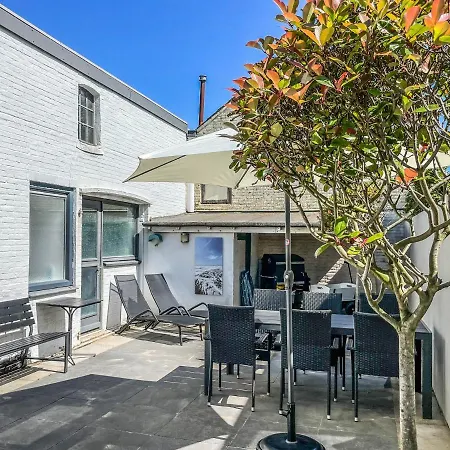 Alibi Aan Zee בית נופש *